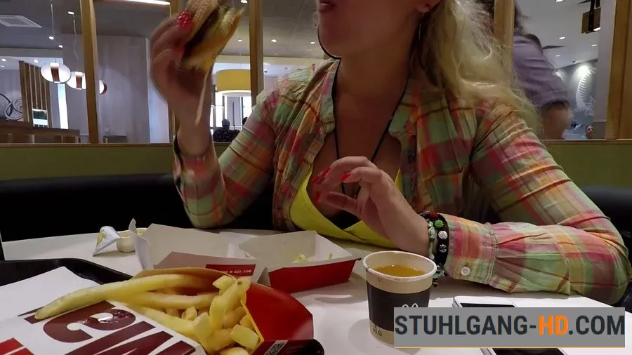 Janet - McDonalds Poop and Pee (Kacken, Scheißen, Scheiße essen) [FullHD 1080p] 1.44 GB