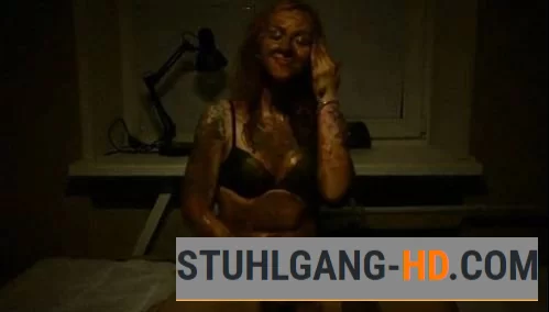 FernandaScat - Shit bucket challenge Dirty Face (Kacken, Scheißen, Scheiße essen) [FullHD 1080p] 380 Mb