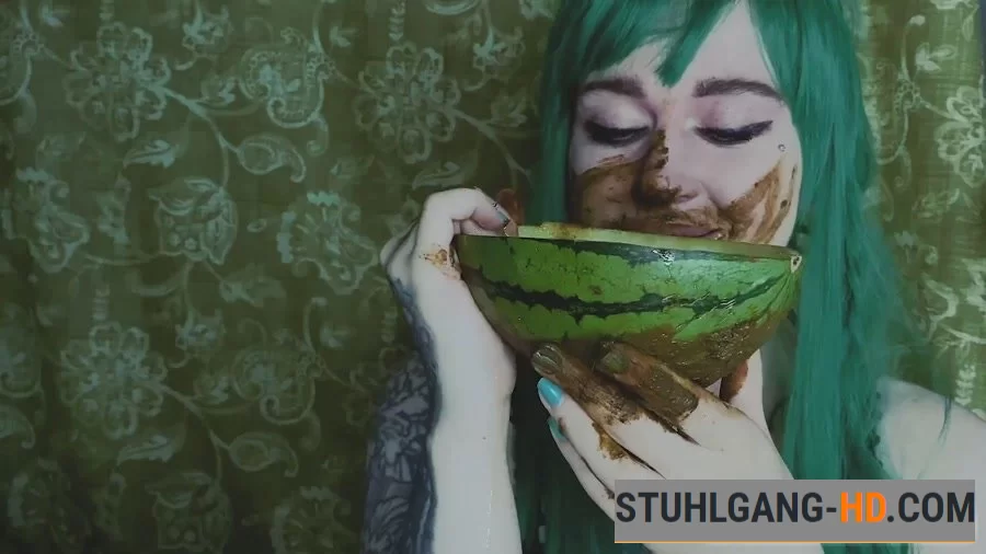 DirtyBetty - Watermelon Head (Kacken, Scheißen, Scheiße essen) [FullHD 1080p] 653 MB