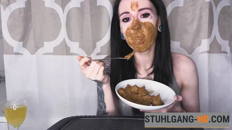 DirtyBetty - Real Scat Breakfast (Kacken, Scheißen, Scheiße essen) [FullHD 1080p] 525 MB