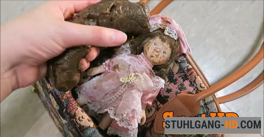 Love Rachelle - Smearing My Purse With Shit (Kacken, Scheißen, Scheiße essen) [FullHD 1080p] 468 MB