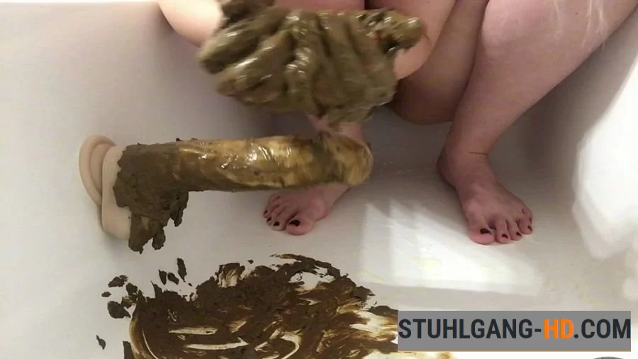 ChubbiBunni - Creamy Dildo Jerkoff (Kacken, Scheißen, Scheiße essen) [HD 720p] 416 MB