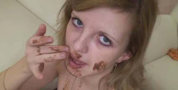 Teen Scat (Kacken, Scheißen, Scheiße essen) [HD 720p] 264 MB