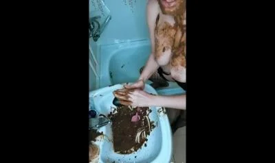 Cleaning the shitty sink (Kacken, Scheißen, Scheiße essen) [HD 720p] 357.38 MB