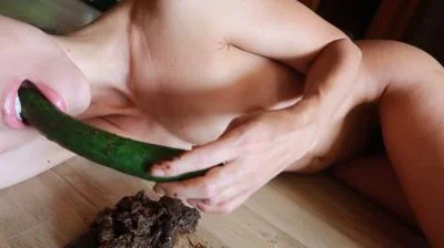 Cool As a Cucumber (Kacken, Scheißen, Scheiße essen) [FullHD 1080p] 216 MB