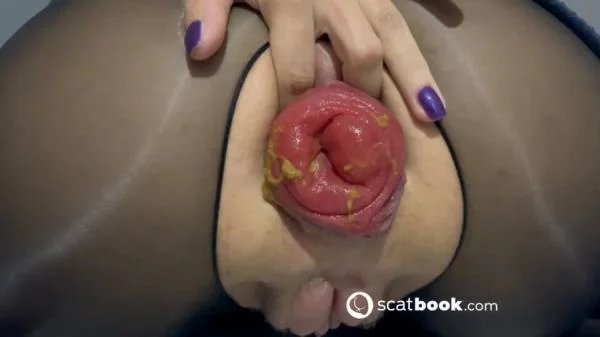 I Get So Filthy Playing With My Dirty Ass (Kacken, Scheißen, Scheiße essen) [HD 720p] 21.6 MB