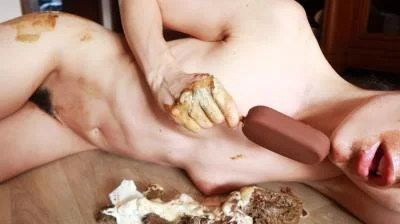 Lick Me til. Ice Cream (Kacken, Scheißen, Scheiße essen) [FullHD 1080p] 220 MB