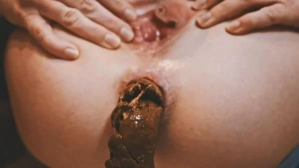 Closeup Pussyplay With Shit (Kacken, Scheißen, Scheiße essen) [HD 720p] 16.1 MB