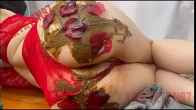 Red Flowers And Brown Poop (Kacken, Scheißen, Scheiße essen) [HD 720p] 798 MB