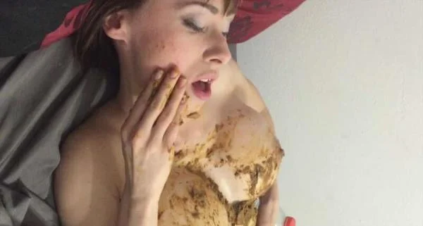Playing with my boyfriends GIANT poop (Kacken, Scheißen, Scheiße essen) [HD 720p] 449.15 MB