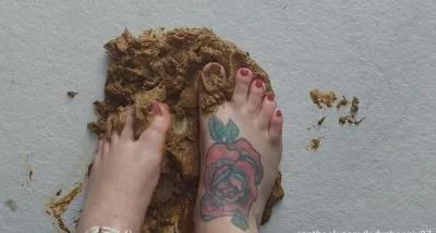 Shit flavour feet (Kacken, Scheißen, Scheiße essen) [HD 720p] 63.67 MB