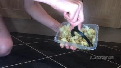 Ella Flavoured Mash (Kacken, Scheißen, Scheiße essen) [HD 720p] 53.0 MB