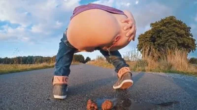 Watch HUUUGE On a Street [HD 720p] 21.6 MB Online